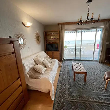 Sur La Plage, Front De Appartement *